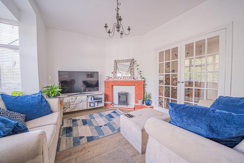 2 bedroom semi-detached house for sale, Stratford Road, Shirley, B90