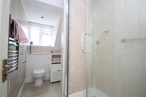 11 Chilmans Drive, Bookham, Leatherhead, KT23 4BX