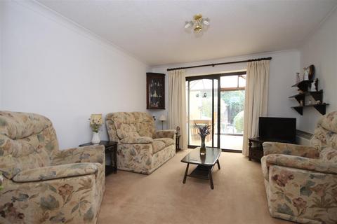 11 Chilmans Drive, Bookham, Leatherhead, KT23 4BX