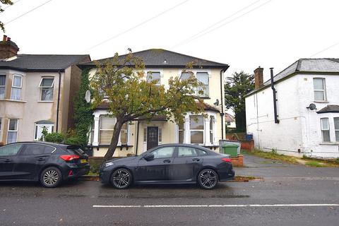 1 bedroom flat to rent, Hainault Road, Romford, RM5