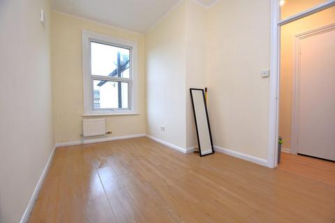 1 bedroom flat to rent, Hainault Road, Romford, RM5