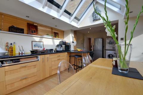 2 bedroom terraced house to rent, Redwood Close, Watford, WD19
