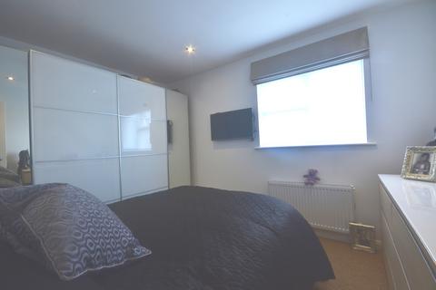 2 bedroom terraced house to rent, Redwood Close, Watford, WD19