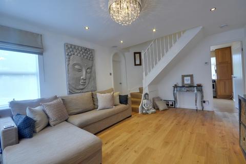 2 bedroom terraced house to rent, Redwood Close, Watford, WD19