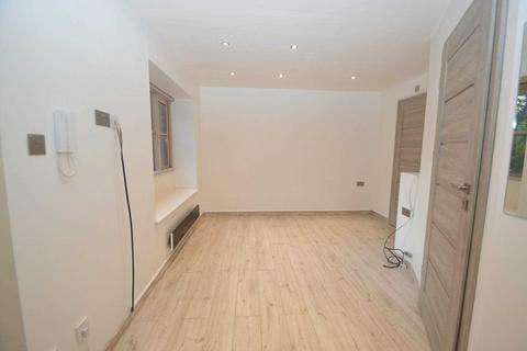 1 bedroom apartment to rent, LIGHTWATER