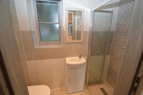 1 bedroom apartment to rent, LIGHTWATER