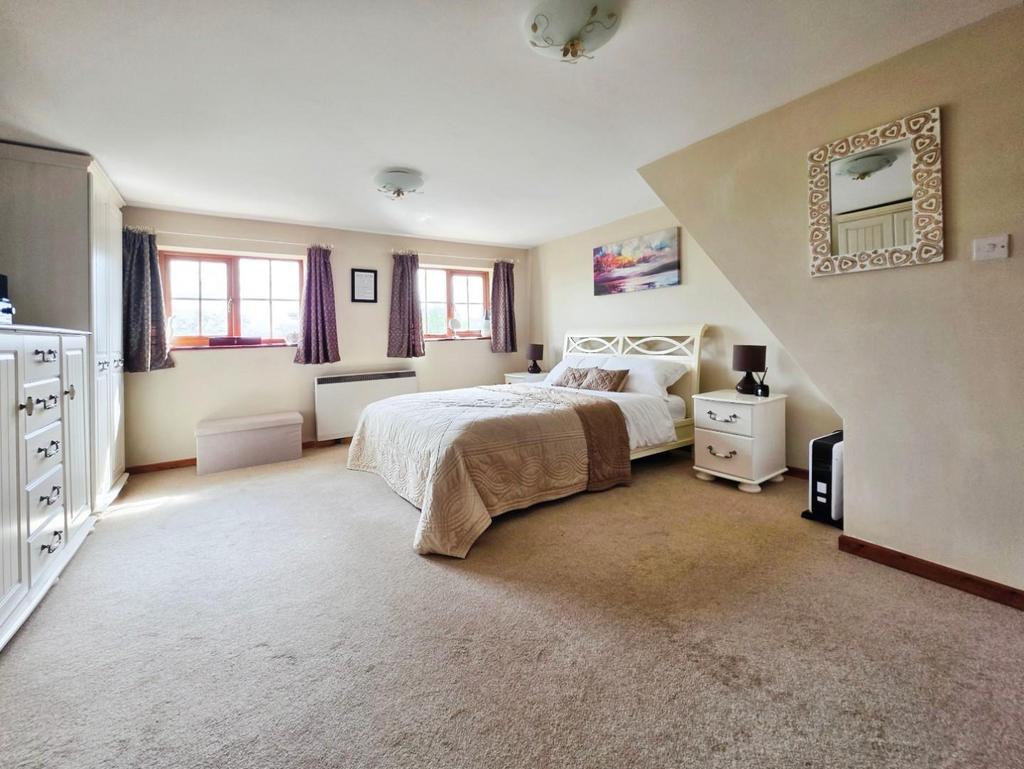 Bedroom (1).jpg