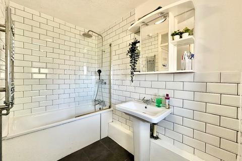 280a Clayhall Avenue, Ilford, IG5 0TD