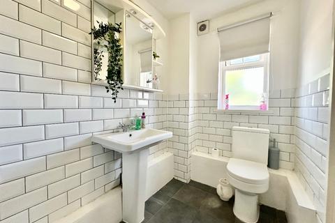 280a Clayhall Avenue, Ilford, IG5 0TD