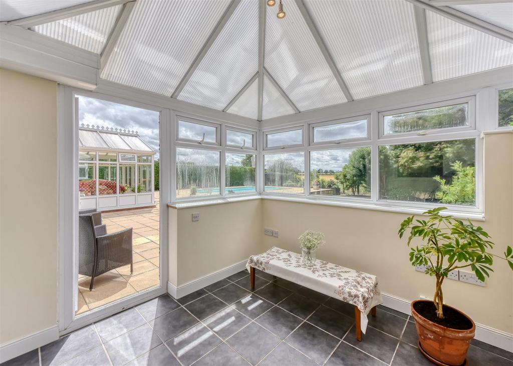 49 Sabrina Road-conservatory2.jpg