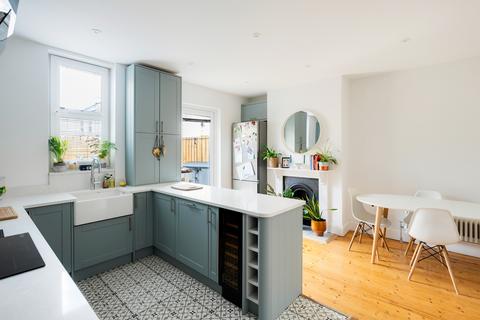 3 bedroom end of terrace house for sale, Bristol BS2