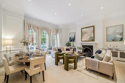 2 bedroom apartment for sale, Elm Park Gardens, Chelsea SW10.