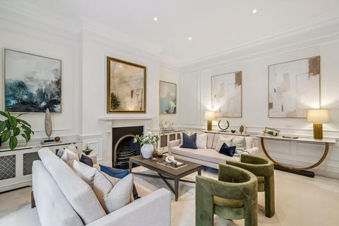 2 bedroom apartment for sale, Elm Park Gardens, Chelsea SW10.