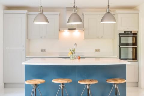 4 bedroom detached house for sale, Guildford Road, Godalming GU8