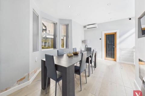 3 bedroom end of terrace house for sale, Chatsworth Road, Luton LU4