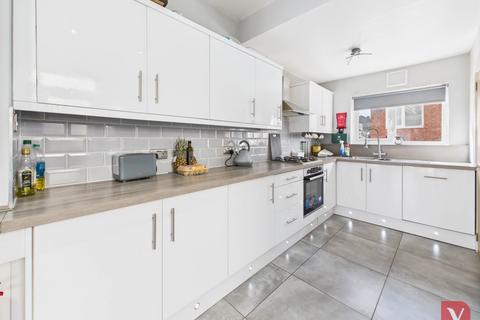3 bedroom end of terrace house for sale, Chatsworth Road, Luton LU4