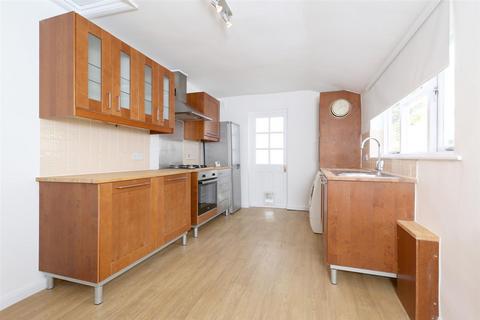 2 bedroom flat for sale, Brighton Road, Stoke Newington, N16