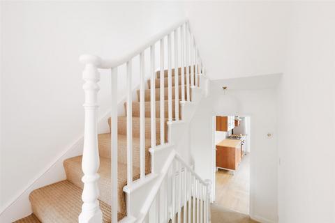 2 bedroom flat for sale, Brighton Road, Stoke Newington, N16