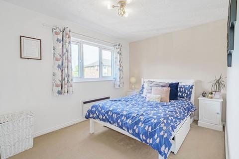 2 bedroom flat for sale, Barnfield Close, Earlsfield, London, SW17