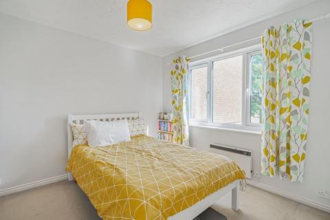 2 bedroom flat for sale, Barnfield Close, Earlsfield, London, SW17