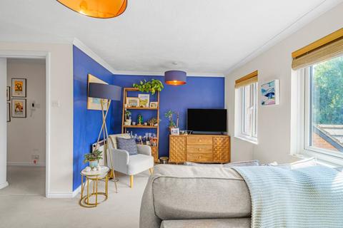 2 bedroom flat for sale, Barnfield Close, Earlsfield, London, SW17