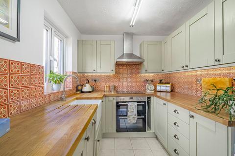 2 bedroom flat for sale, Barnfield Close, Earlsfield, London, SW17