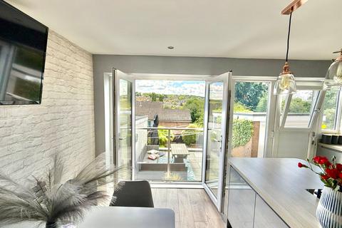 15 Cliffe Park Close, Leeds, LS12 4XD