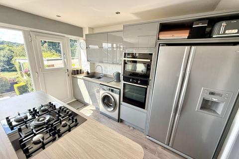 15 Cliffe Park Close, Leeds, LS12 4XD