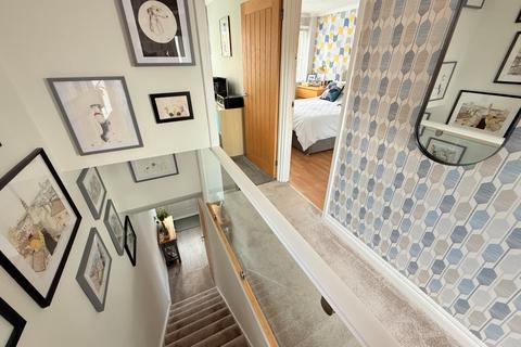 15 Cliffe Park Close, Leeds, LS12 4XD