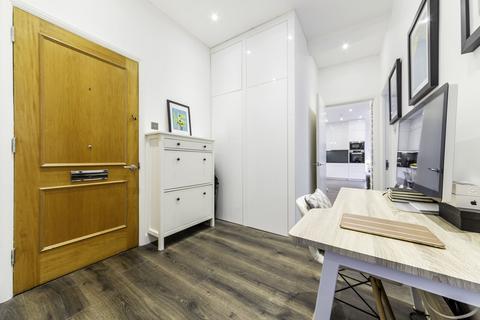 3 bedroom apartment to rent, South Block, London SE1