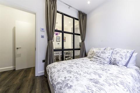 3 bedroom apartment to rent, South Block, London SE1