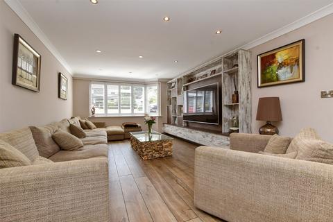 12 Yarm Close, Leatherhead, KT22 8NZ