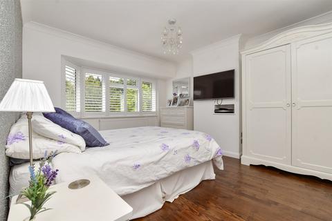 12 Yarm Close, Leatherhead, KT22 8NZ