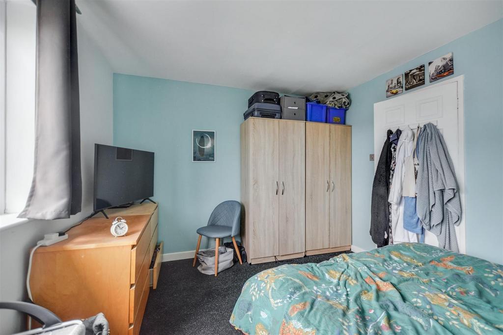 Bedroom 1 3.jpeg