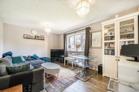 2 bedroom flat for sale, Bromyard Avenue, London W3