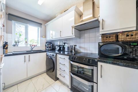 2 bedroom flat for sale, Bromyard Avenue, London W3