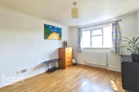 22 Rackfield, Haslemere, GU27 1NA