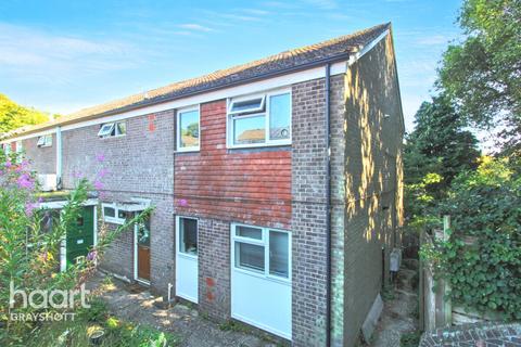 22 Rackfield, Haslemere, GU27 1NA
