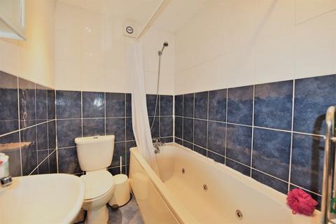 1 bedroom in a house share to rent, 5 Thornville Grove (HS)
