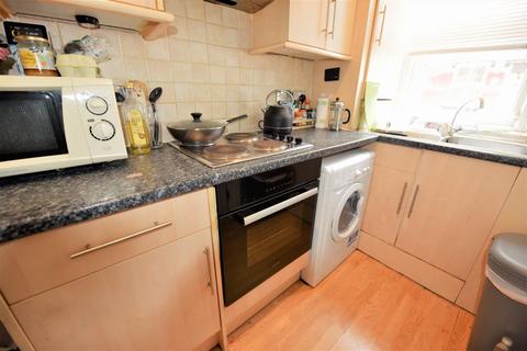 1 bedroom in a house share to rent, 5 Thornville Grove (HS)