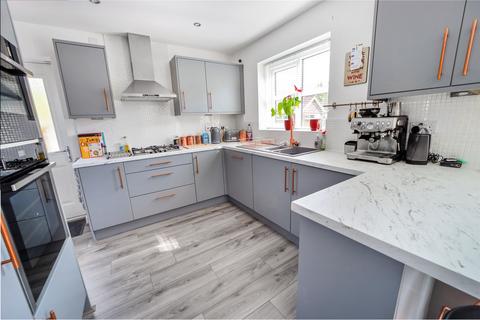 3 bedroom detached house to rent, Massey Close, Newton-Le-Willows, WA12