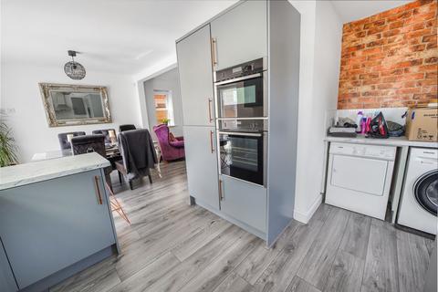 3 bedroom detached house to rent, Massey Close, Newton-Le-Willows, WA12