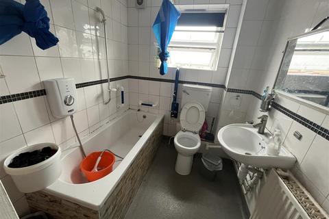 1 bedroom flat for sale, Eaton Avenue, West Bromwich B70