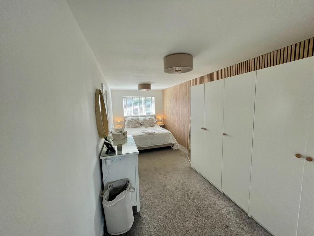 Long bdroom - new.jpg
