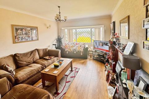3 bedroom bungalow for sale, Pyenot Gardens, West Yorkshire BD19