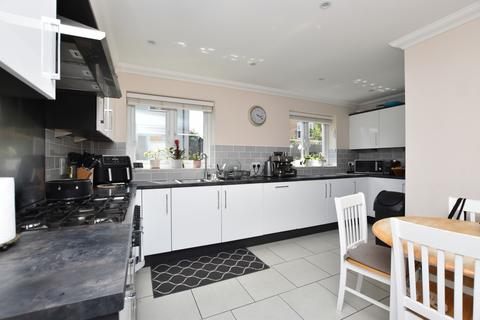 4 bedroom detached house for sale, Woodlands Walk, Essex CM6
