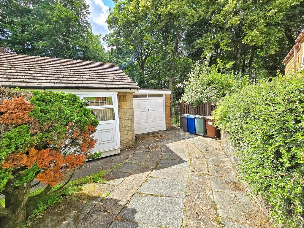 Garage & Driveway