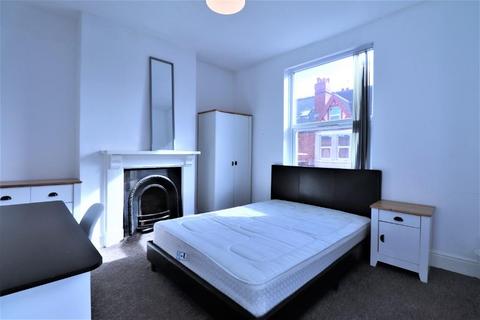 4 bedroom apartment to rent, Doric Way, London, NW1