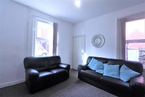 4 bedroom apartment to rent, Doric Way, London, NW1