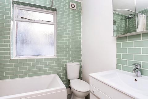 2 bedroom flat to rent, Beversbrook Road, Tufnell Park, London, N19